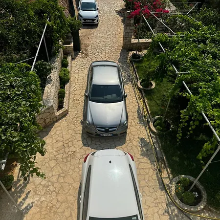 Ion Guest house Himare